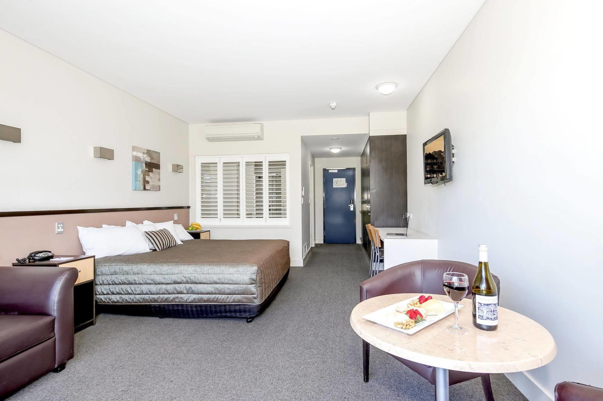 Macquarie 4 Star Motel Warners Bay Exterior photo